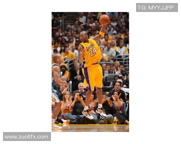 足球明星亲自赠送签名鞋款合集揭晓球场背后的故事与情感